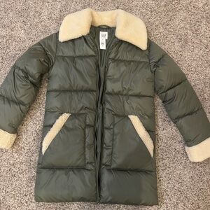 Gap green and white puffer jacket
